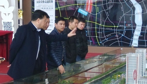 罗跃董事长一行考察城北市场集群2