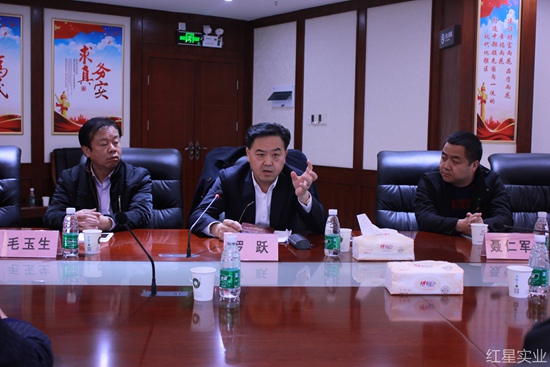 龙山县石牌镇村（社区）书记来红星交流经验