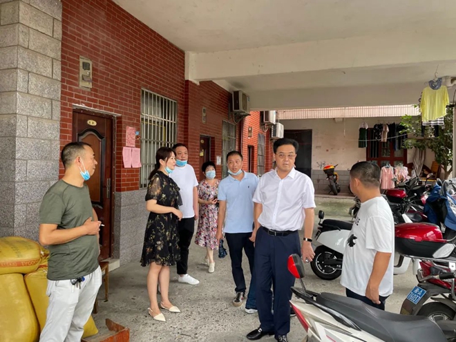 罗跃书记率队调研红星综治工作