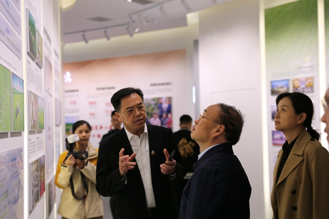 湖南省人大常委会党组成员、副主任彭国甫调研红星